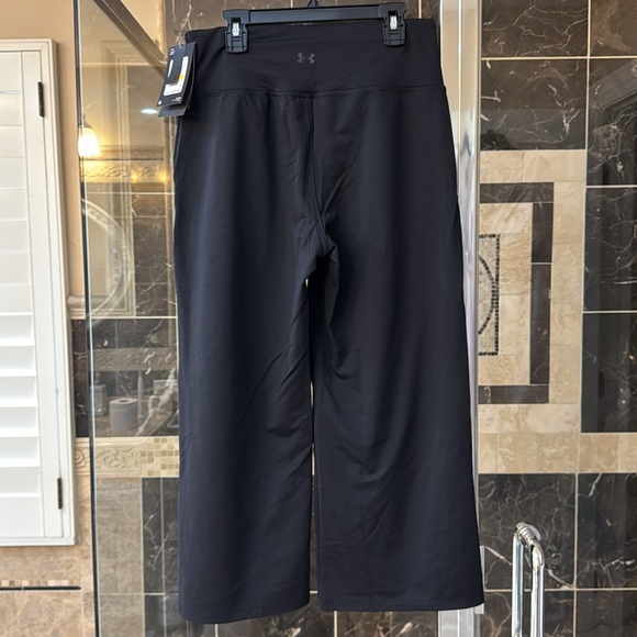 Under Armour black wide capris, size M, NWT. - Picture 4 of 6